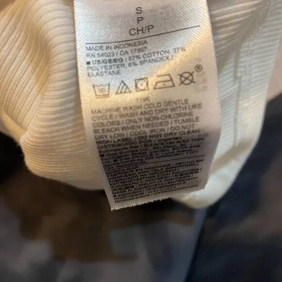 GAP Cropped Ribbed Tee - Picture 4 of 4